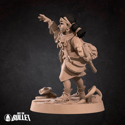 Halfling Female Summoner - Iconic hero