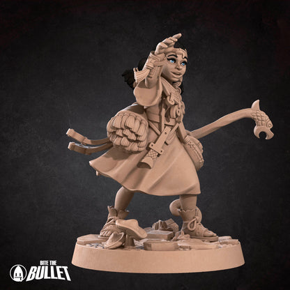 Halfling Female Summoner - Iconic hero
